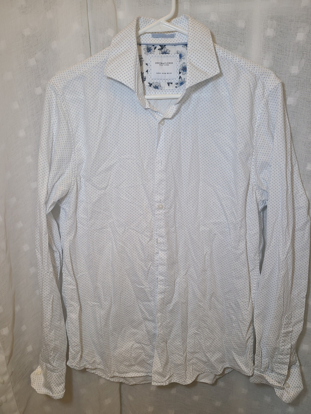 Mens Denim & Flower Button Down Shirt Medium.  0108